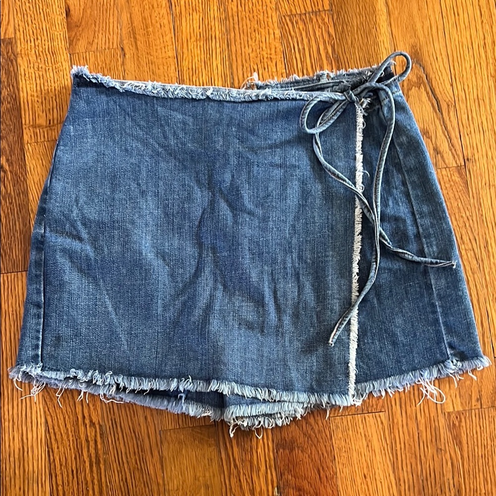 American Eagle Jean Denim Skort with Frayed Hem